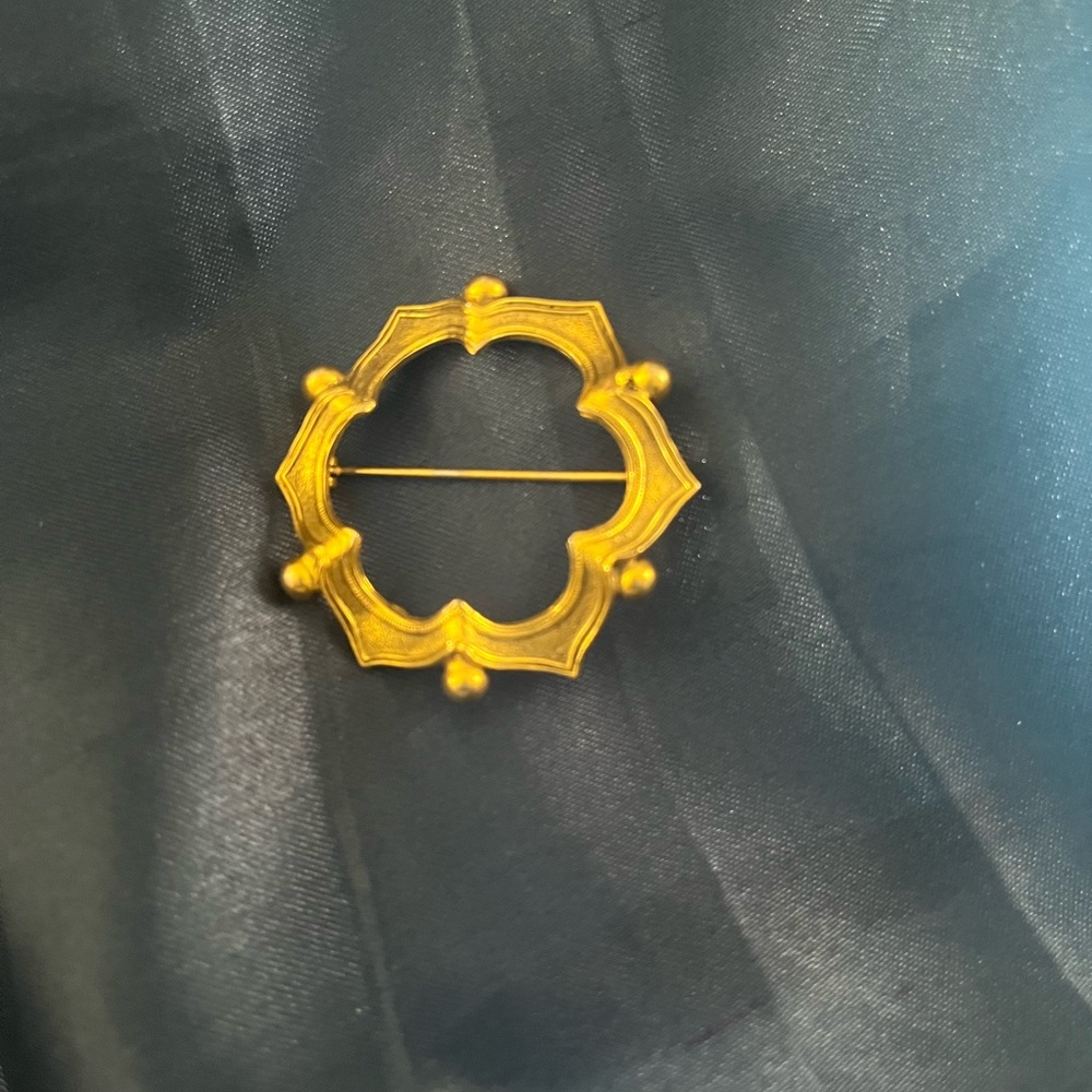 Freirich gold tone brooch